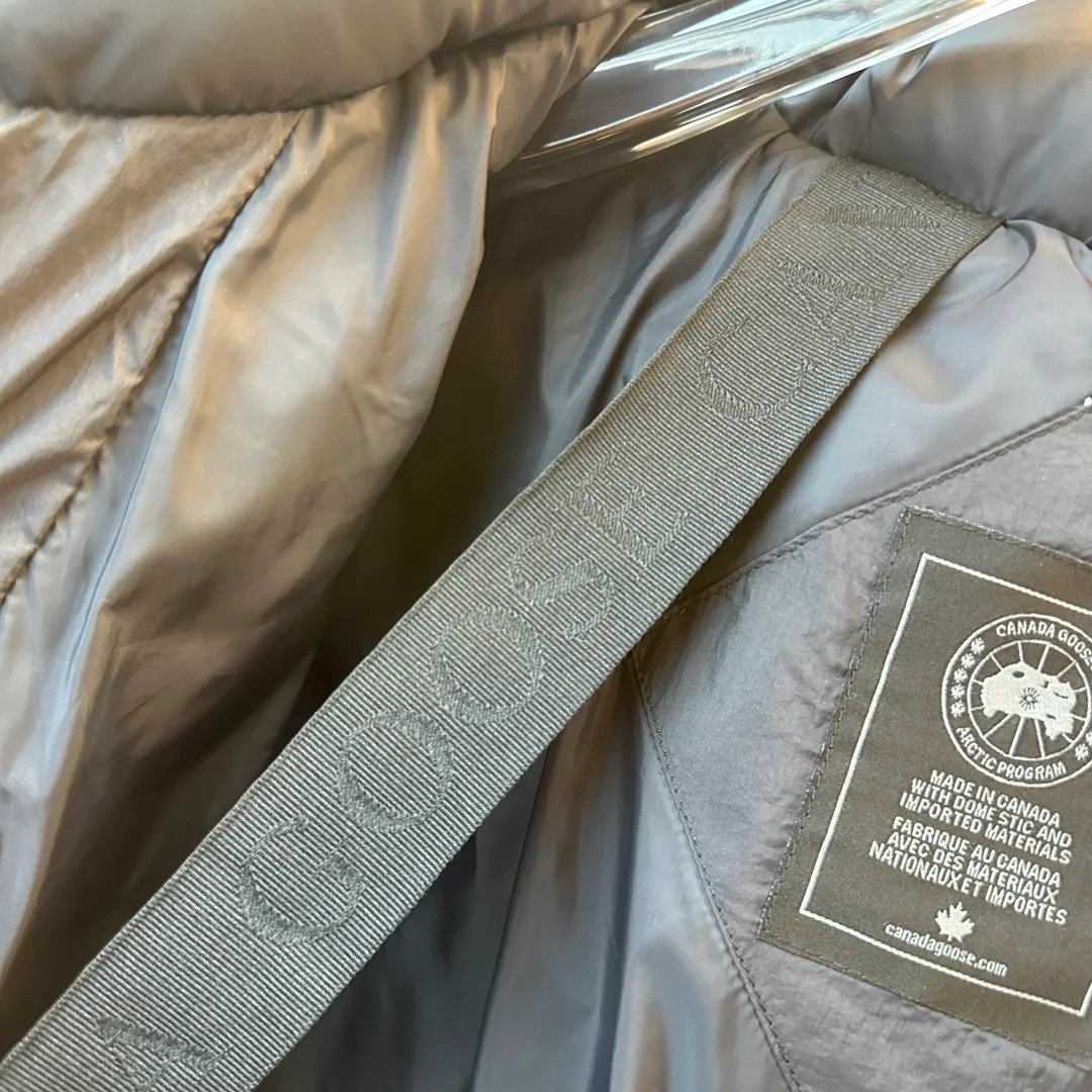 P920 Canada🇨🇦 Goose Ouyang Nana same style hooded down jacket for men and women, 90% white goose down filling, black light puff style Size: xs s m l xl xxl